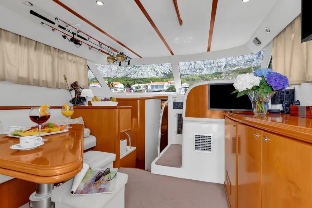 Seu dia em Makarska: Alugue uma lancha para um dia inteiro de descobertas.