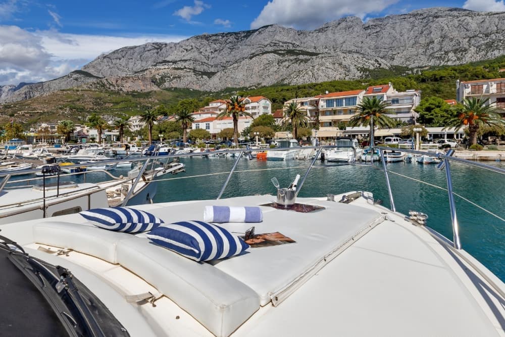 Seu dia em Makarska: Alugue uma lancha para um dia inteiro de descobertas.