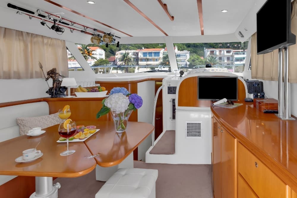 Seu dia em Makarska: Alugue uma lancha para um dia inteiro de descobertas.