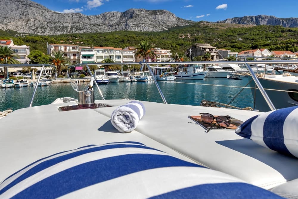 Seu dia em Makarska: Alugue uma lancha para um dia inteiro de descobertas.