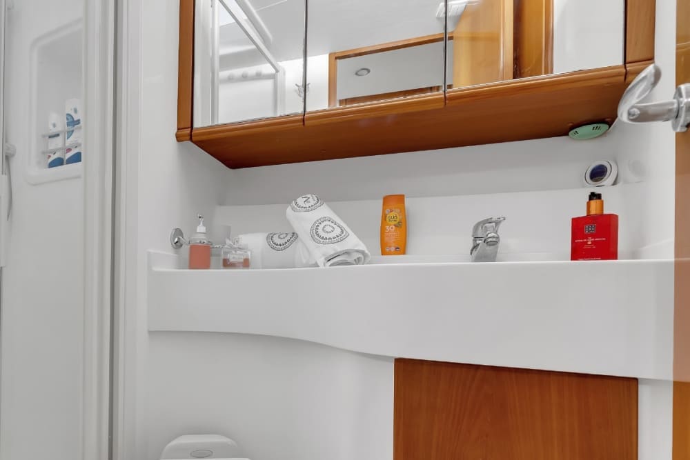 Seu dia em Makarska: Alugue uma lancha para um dia inteiro de descobertas.