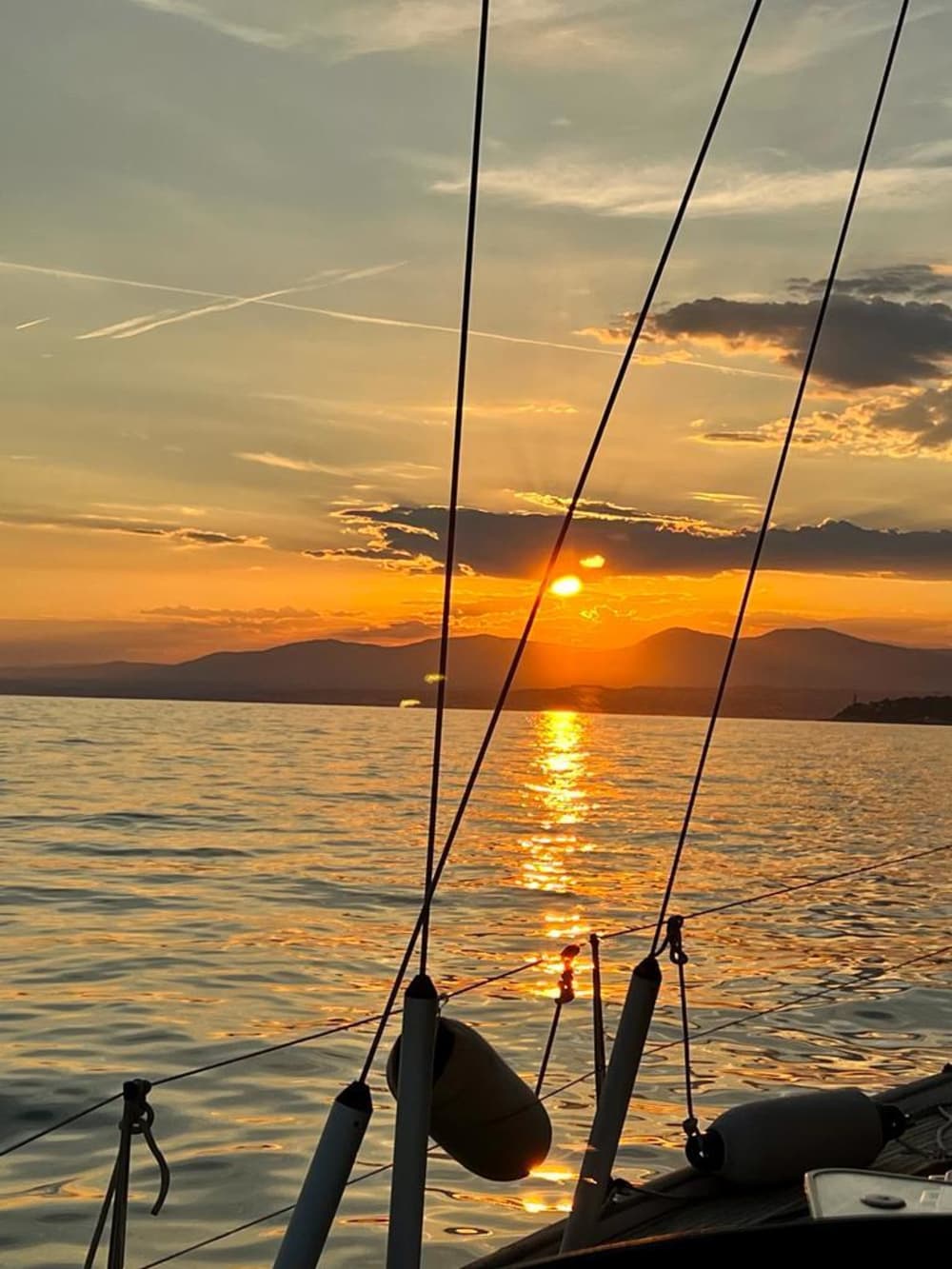 Genießen Sie einen Tag auf See in Beaulieu-sur-Mer auf einem Segelboot