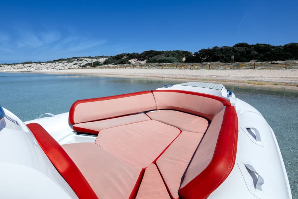 Stoßen Sie auf den Tag an und feiern Sie den Sonnenuntergang – Ibiza by Sea