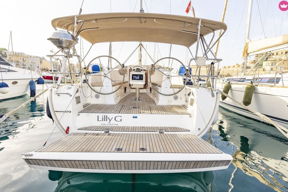 Malta Coastline Adventure: A Full-Day Sailing Journey from Valletta to Comino