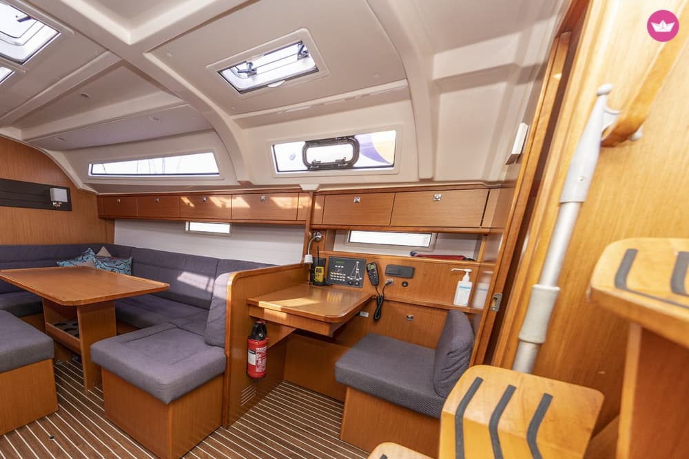 Malta Coastline Adventure: A Full-Day Sailing Journey from Valletta to Comino