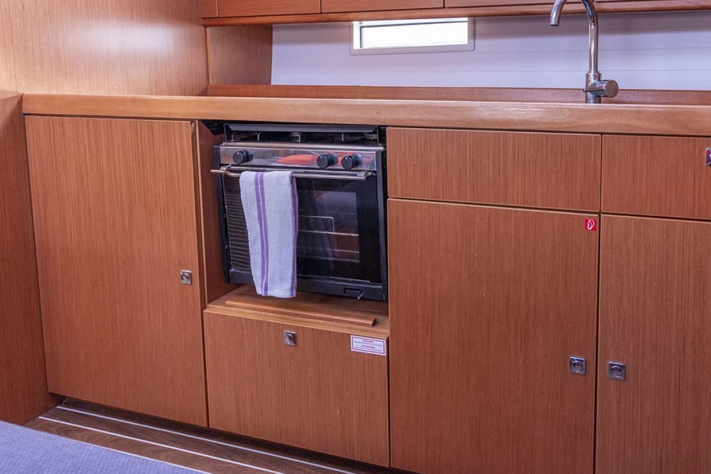 Malta Coastline Adventure: A Full-Day Sailing Journey from Valletta to Comino