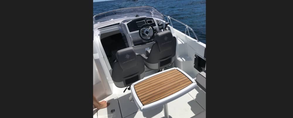 Een halve dagtocht in Saint-Raphaël met een motorboot.