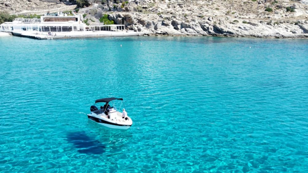 Location de bateau à Mykonos pour une demi-journée – Conduite facile sans chauffeur