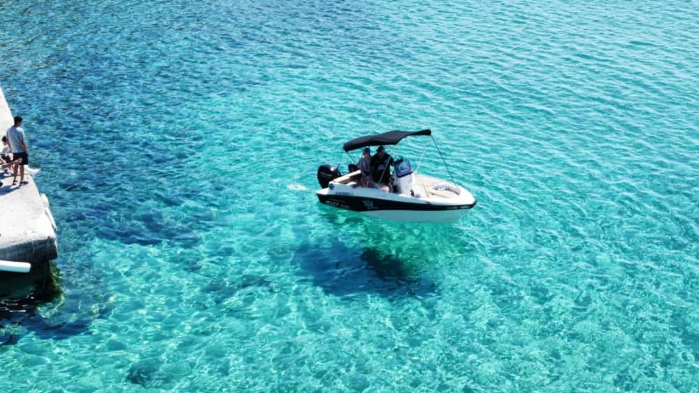Location de bateau à Mykonos pour une demi-journée – Conduite facile sans chauffeur