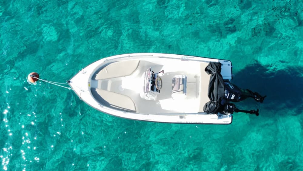 Location de bateau à Mykonos pour une demi-journée – Conduite facile sans chauffeur