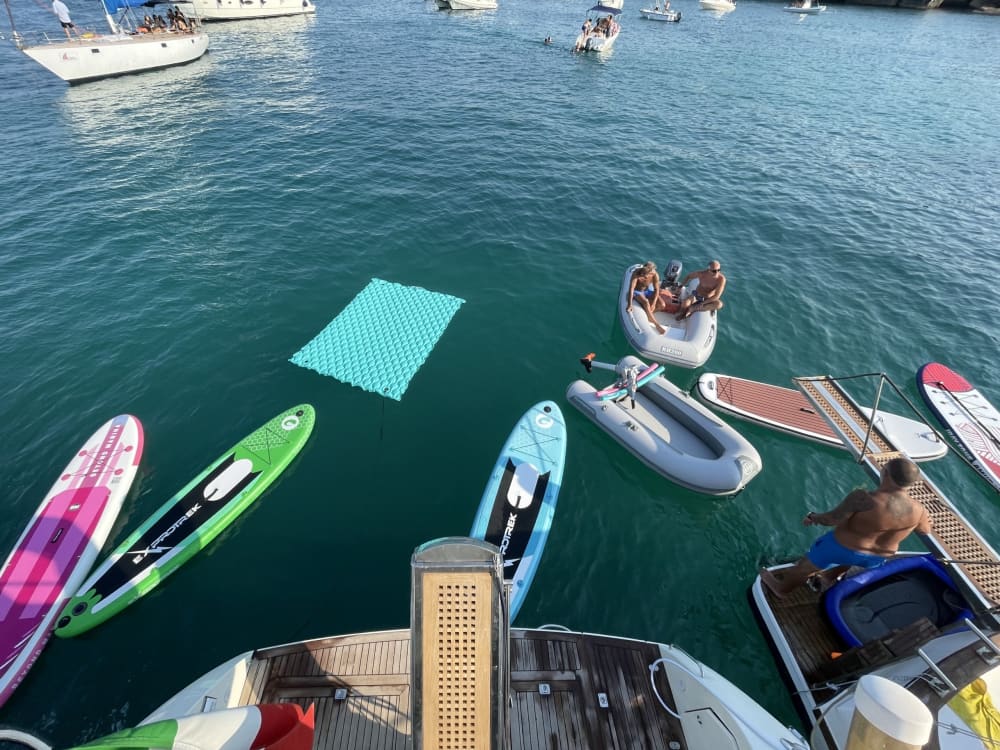 Recorrido en yate privado de 4 horas por Polignano