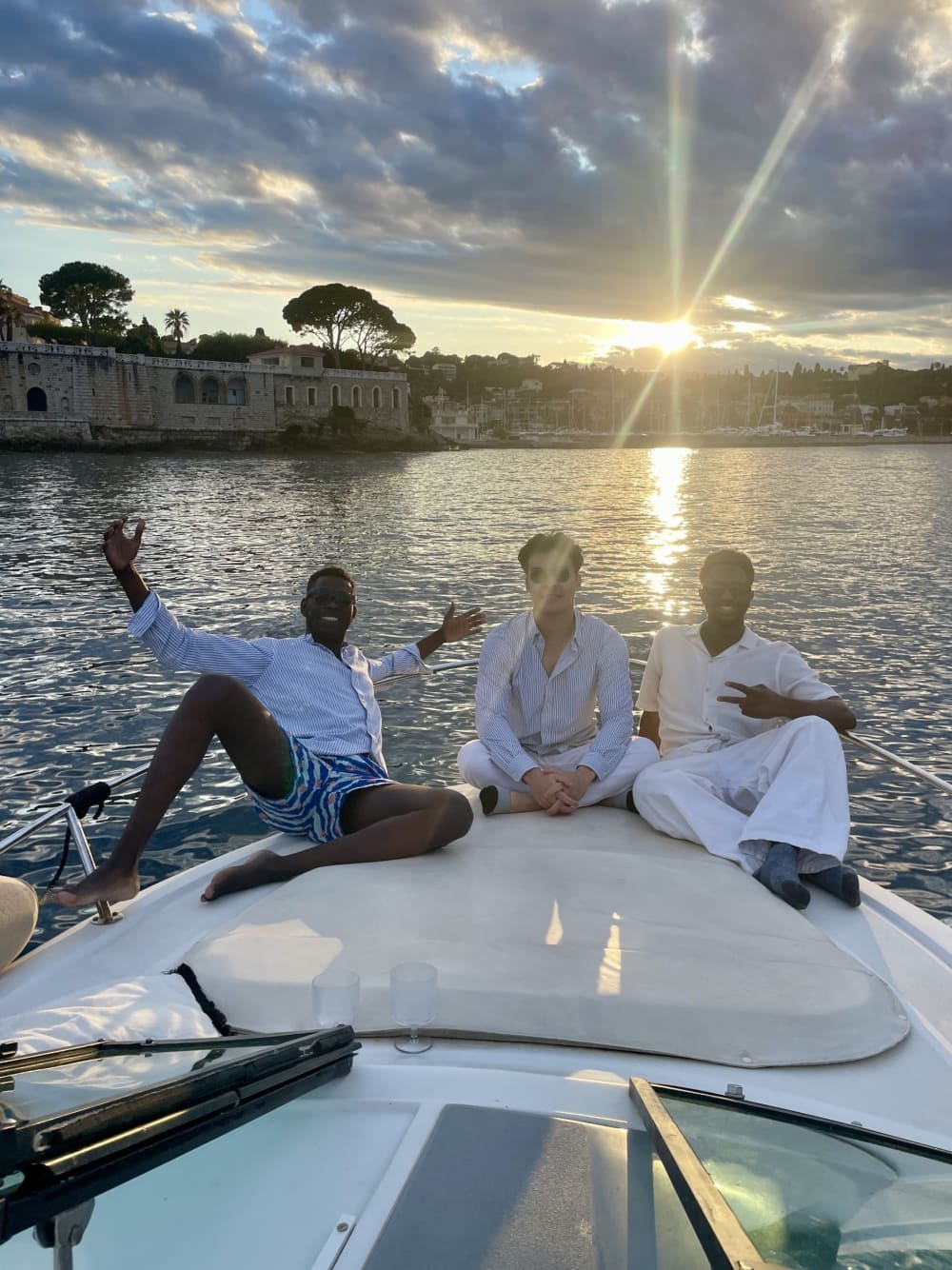 Få varje ögonblick att räknas: En heldag i solen runt Nice på en motorbåt