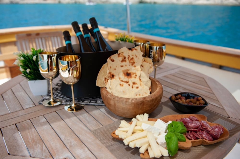 2h30 pour explorer Villasimius en bateau à moteur