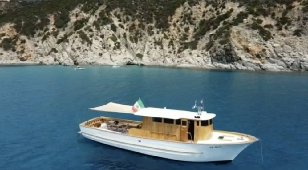 2h30 pour explorer Villasimius en bateau à moteur