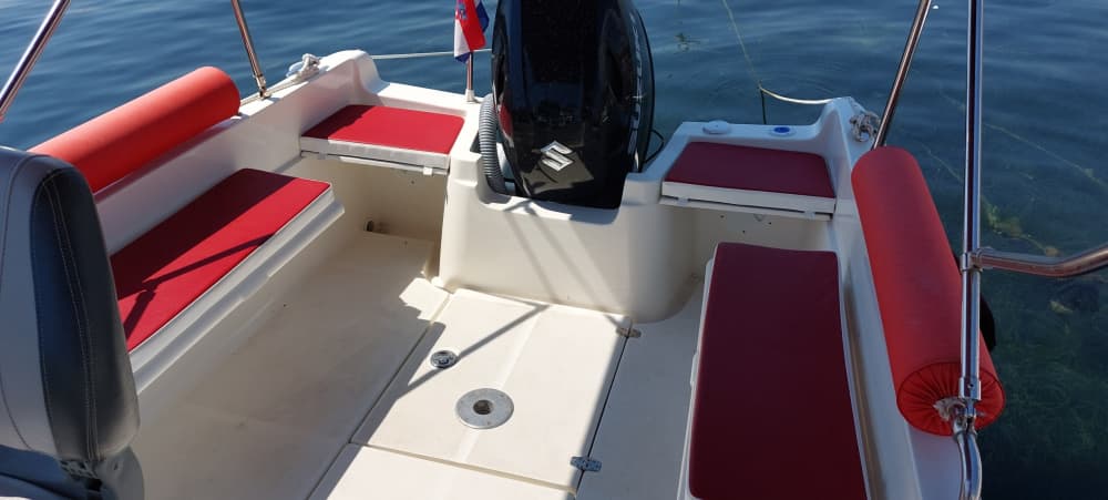 Crystalline experience: Discover Trogir on a motorboat