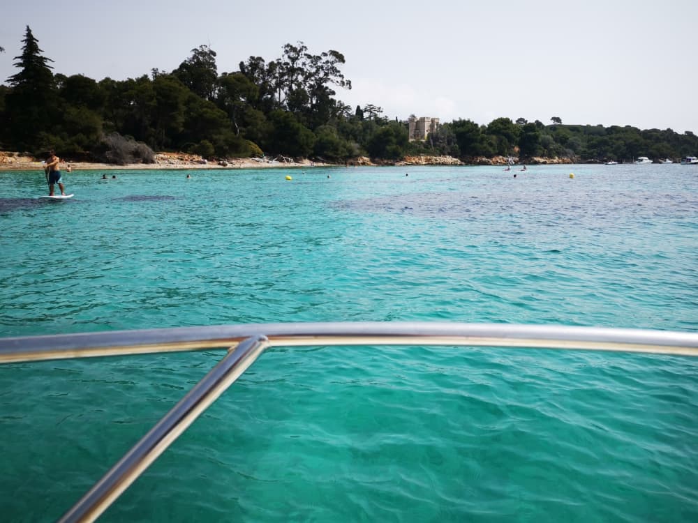 Njut av 3 timmar och 30 minuter av solsken på en motorbåt i Golfe Juan