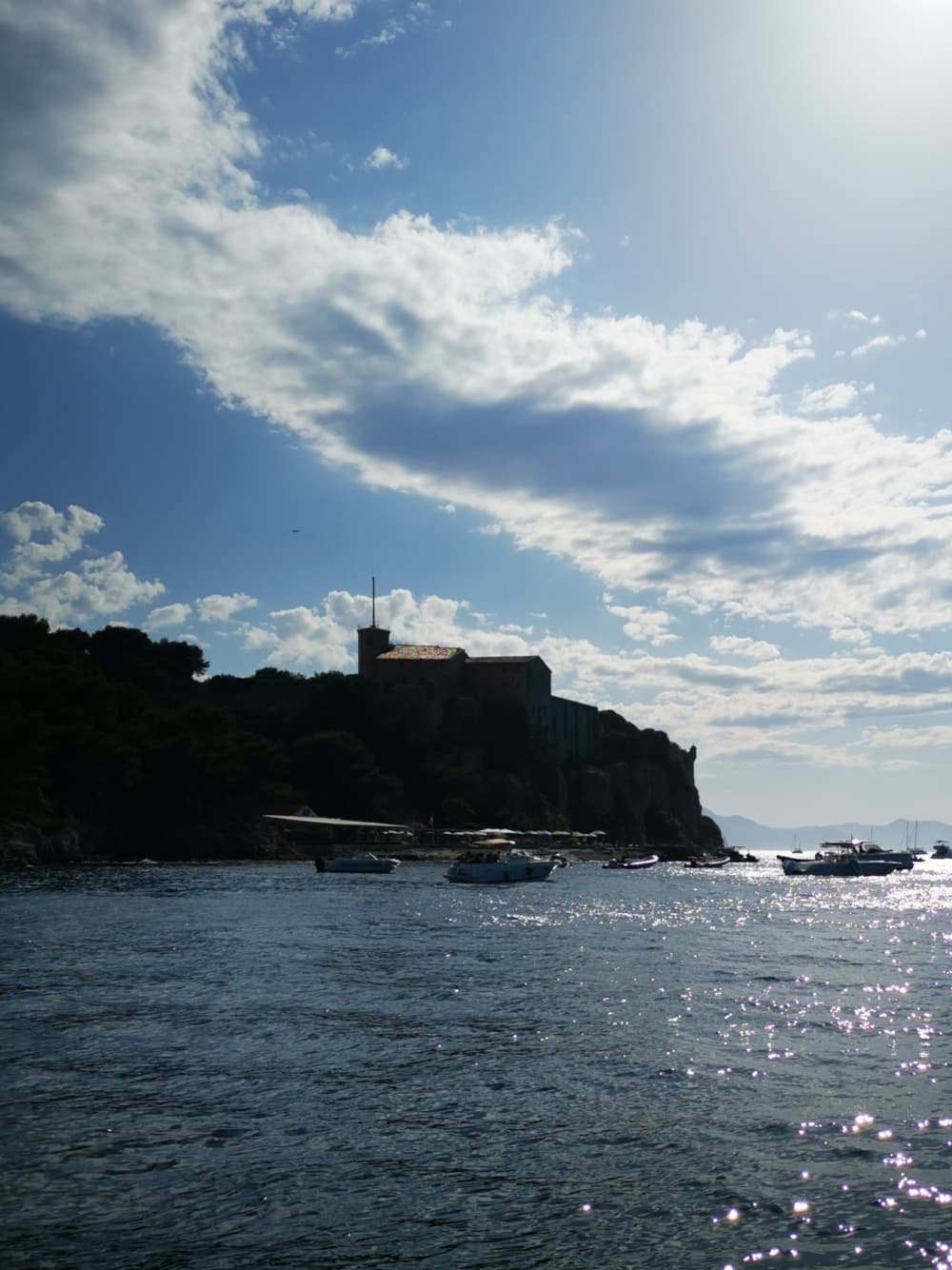Njut av 3 timmar och 30 minuter av solsken på en motorbåt i Golfe Juan