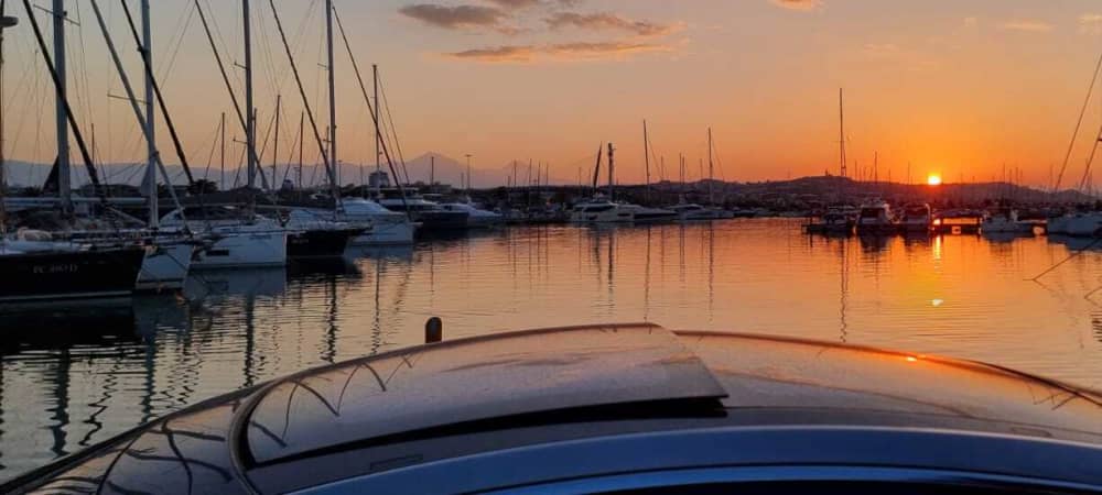 Traccia la rotta verso la gioia: una giornata intera di autentica navigazione a vela a Pescara su una barca a vela.