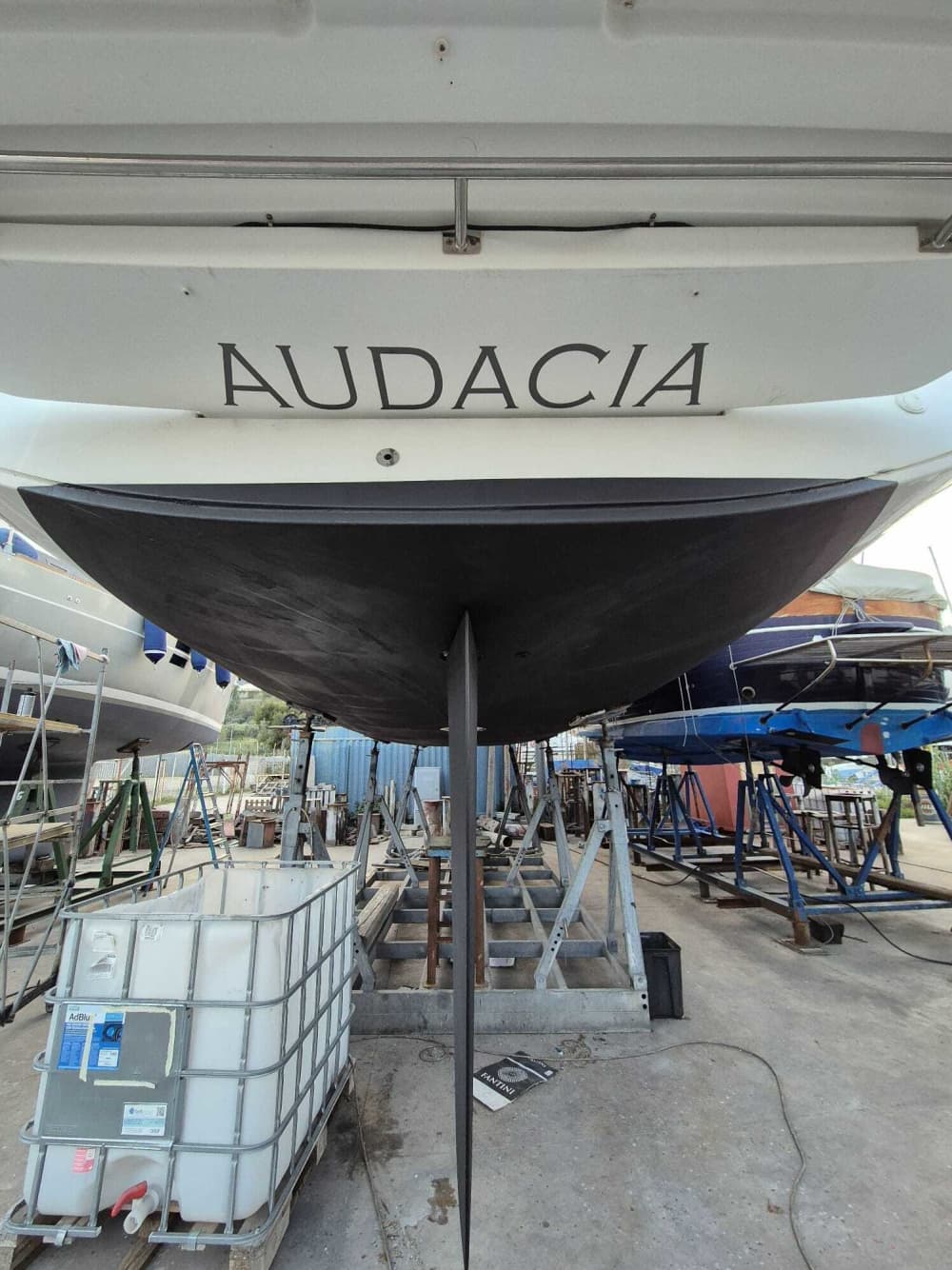 Traccia la rotta verso la gioia: una giornata intera di autentica navigazione a vela a Pescara su una barca a vela.