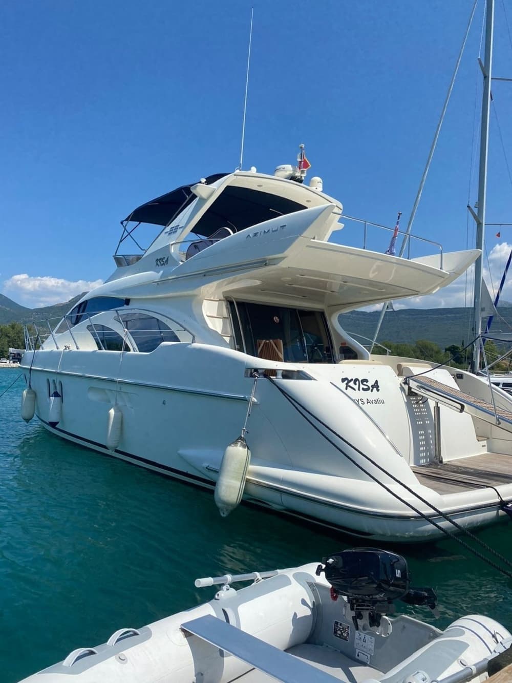Jouw dag in Tivat: Huur een motorboot voor 9 uur ontdekkingstocht.