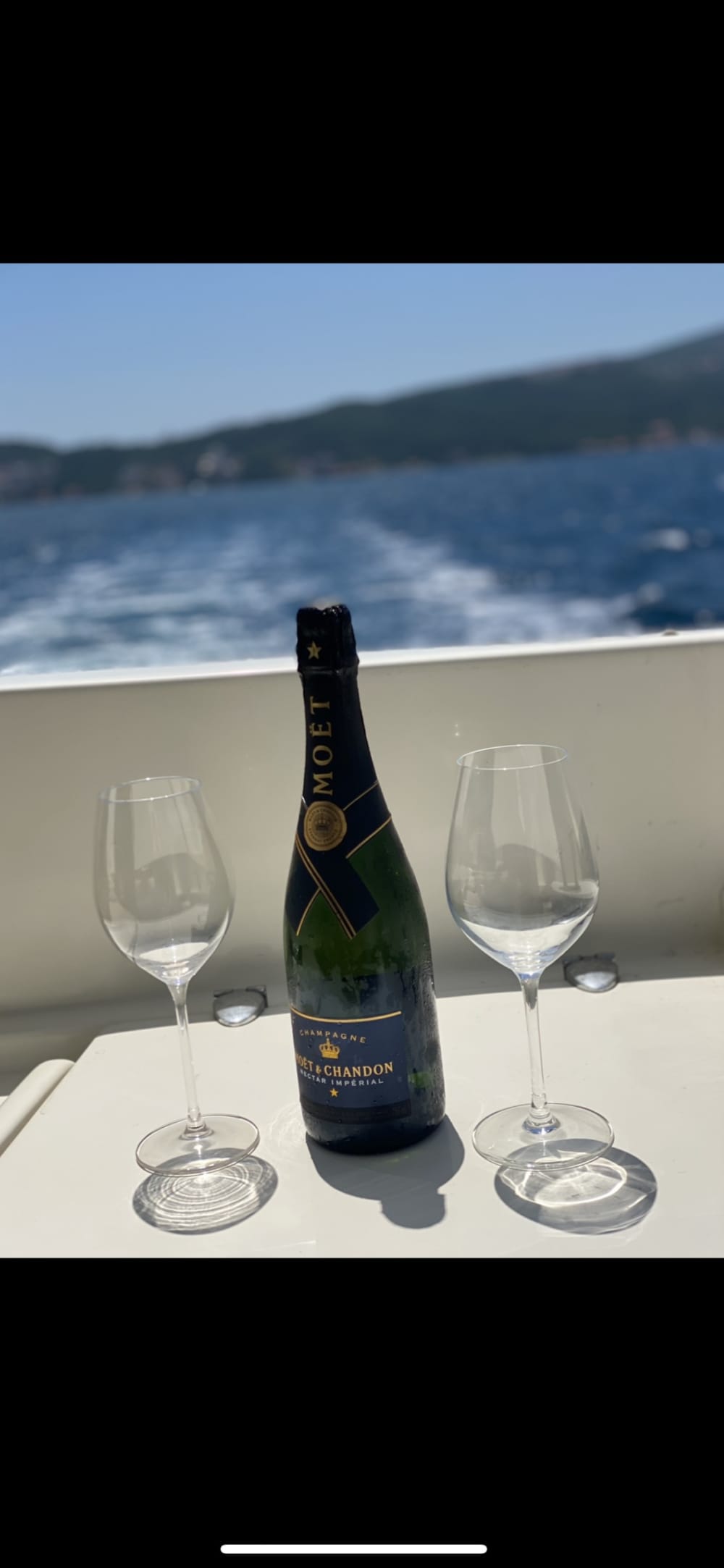 Jouw dag in Tivat: Huur een motorboot voor 9 uur ontdekkingstocht.
