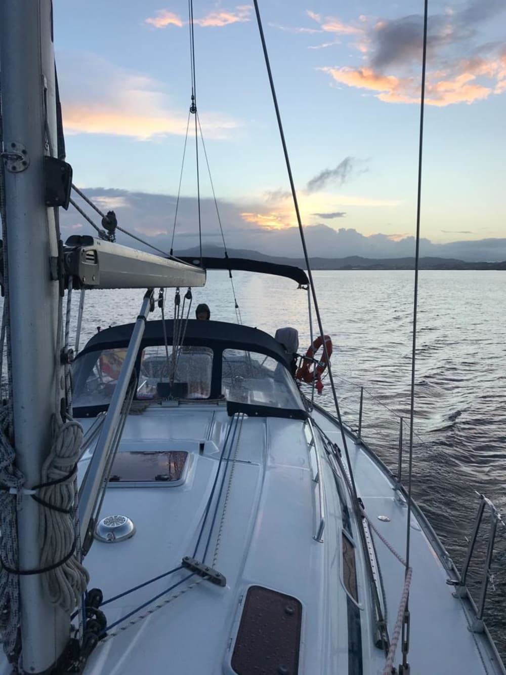 Escursione di un'intera giornata in barca a vela a Baiona.