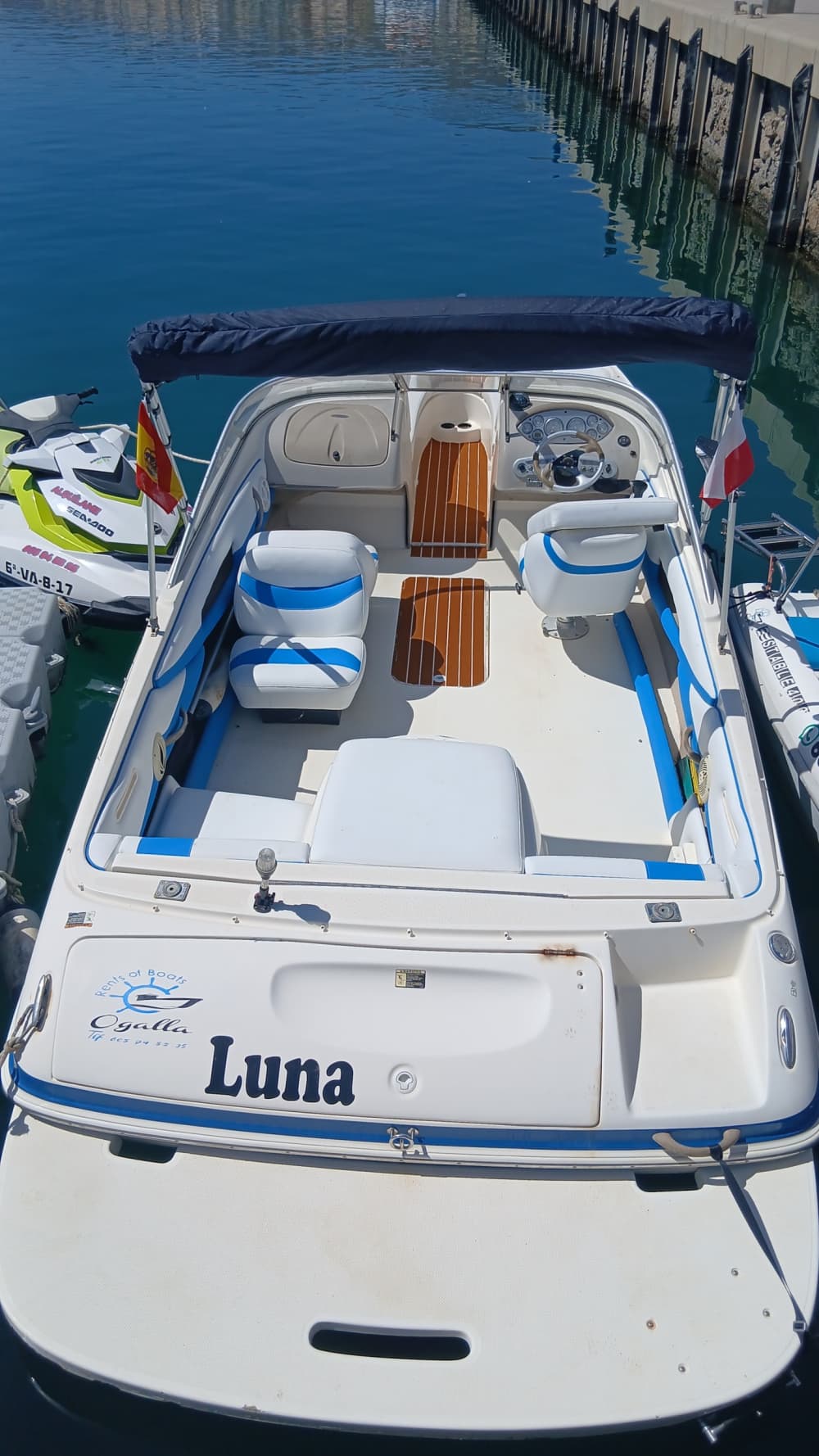 4 Stunden 45 Minuten, um Adra mit dem Motorboot zu entdecken