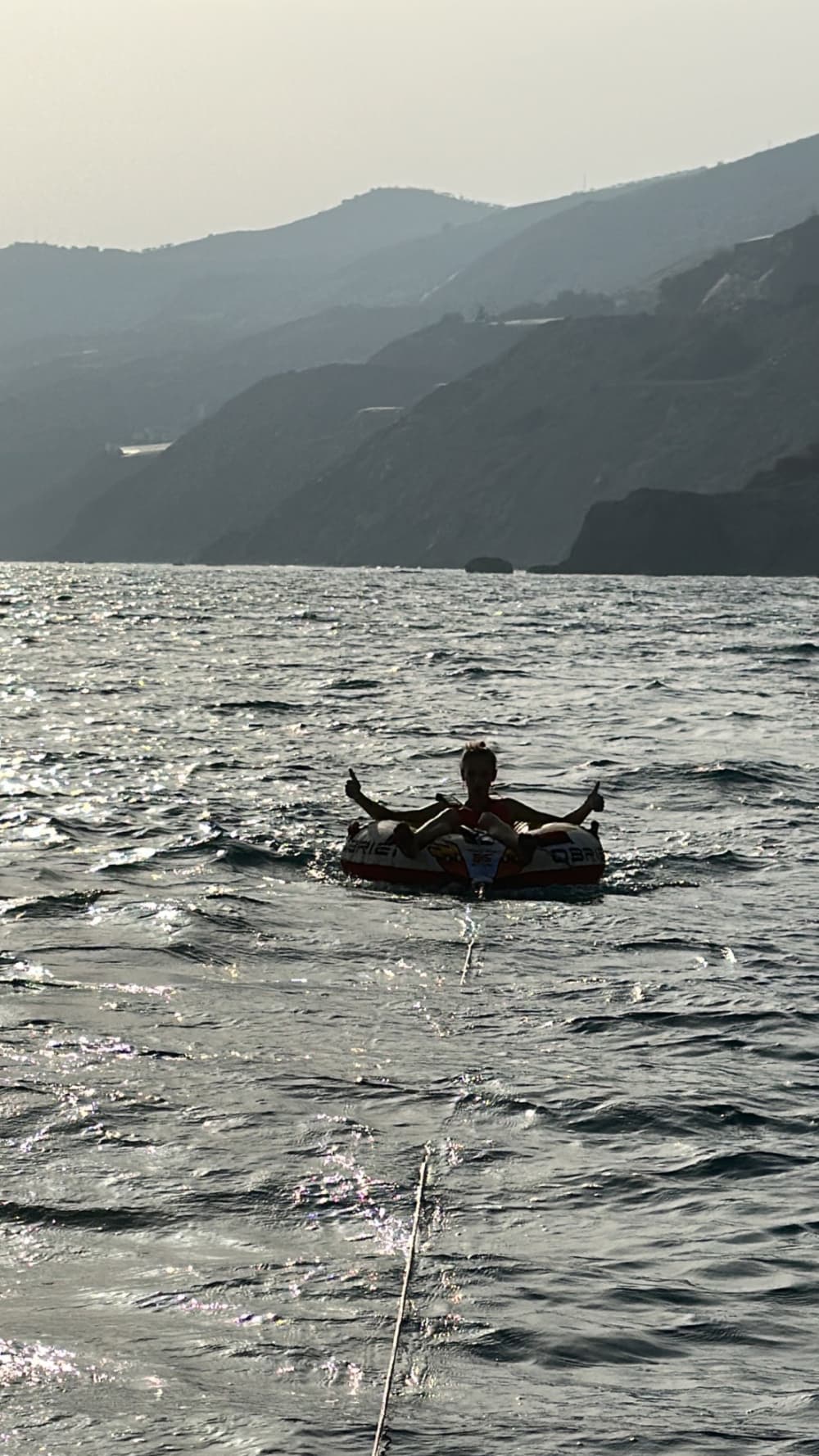 4 Stunden 45 Minuten, um Adra mit dem Motorboot zu entdecken