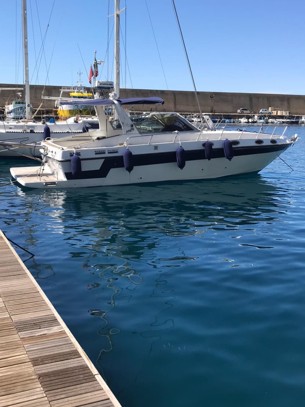 Découvrez Bagnara Calabra en bateau à moteur pendant 9h