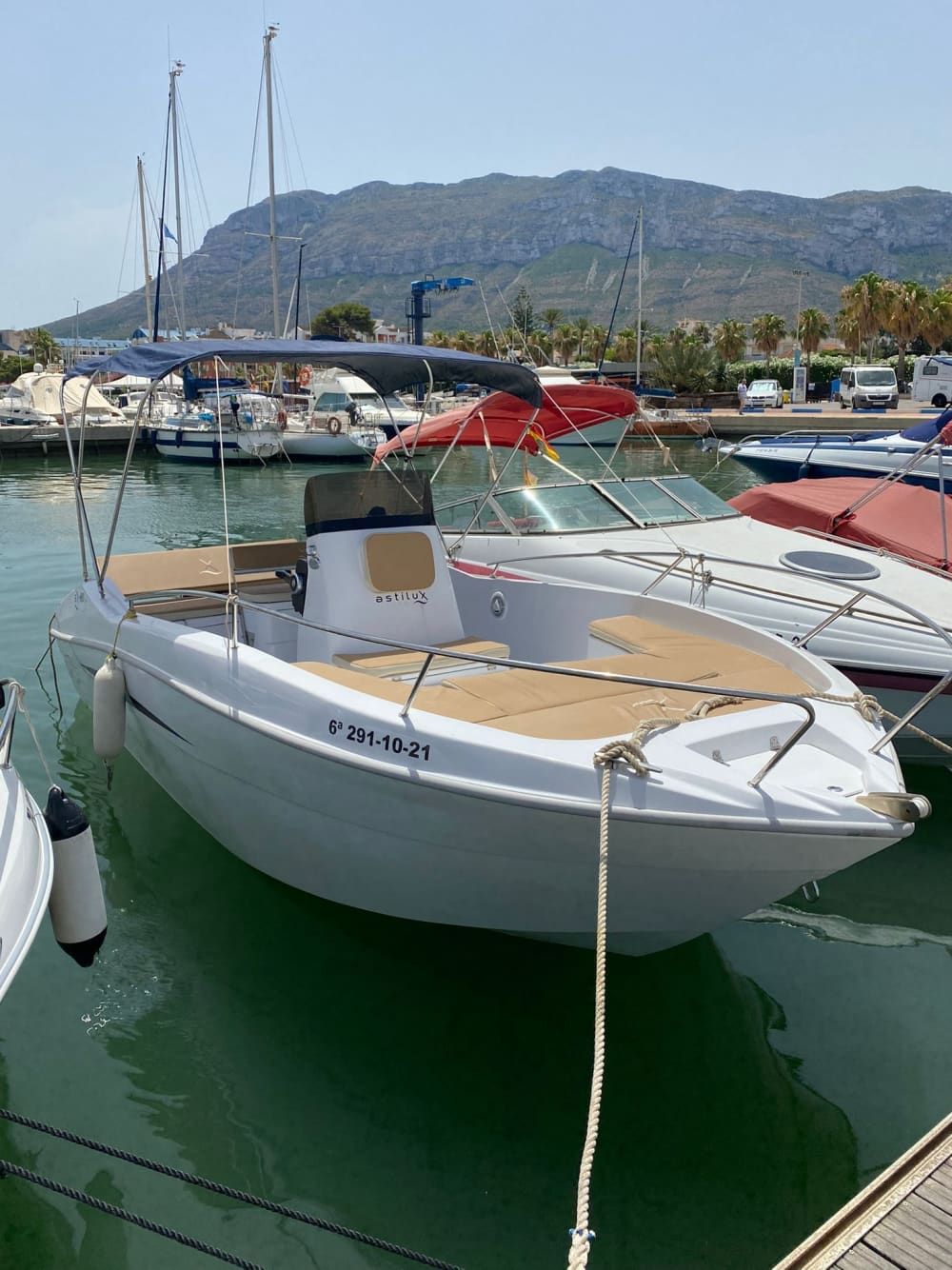 Relájate en un paseo en barco de 3 horas y media en Valencia.