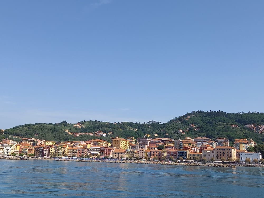2h in La Spezia: Rent a motorboat and enjoy