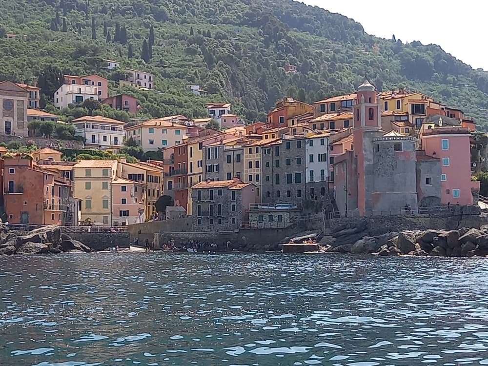 2h in La Spezia: Rent a motorboat and enjoy
