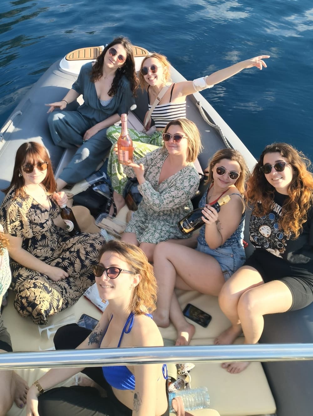 Scopri Genova con un'escursione di un'intera giornata in motoscafo.