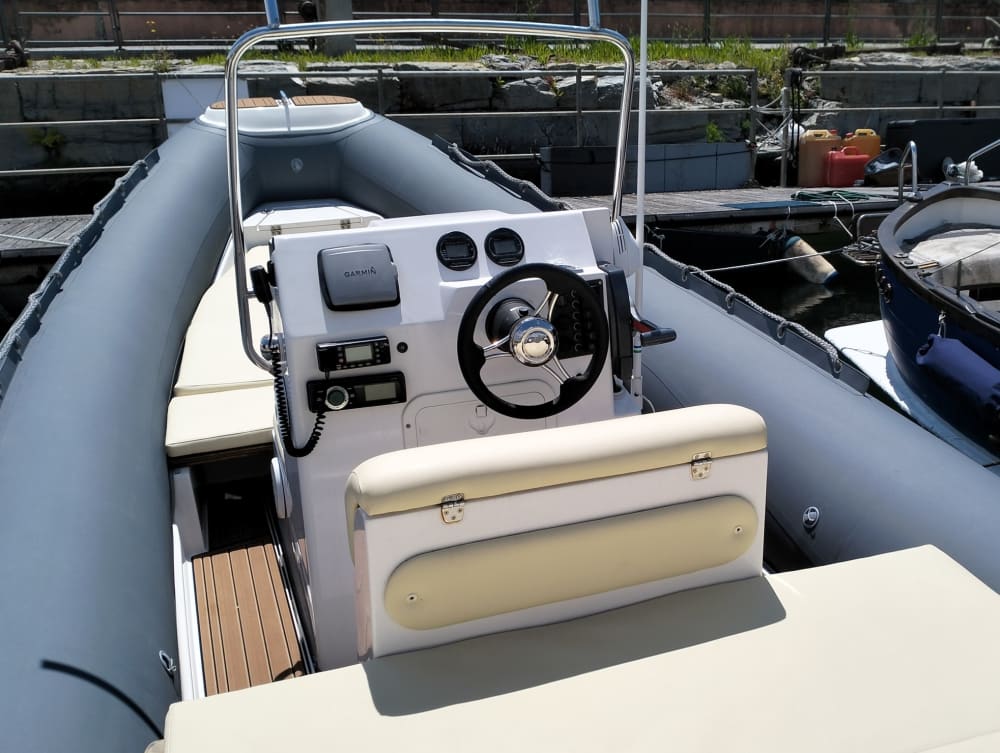 Scopri Genova con un'escursione di un'intera giornata in motoscafo.