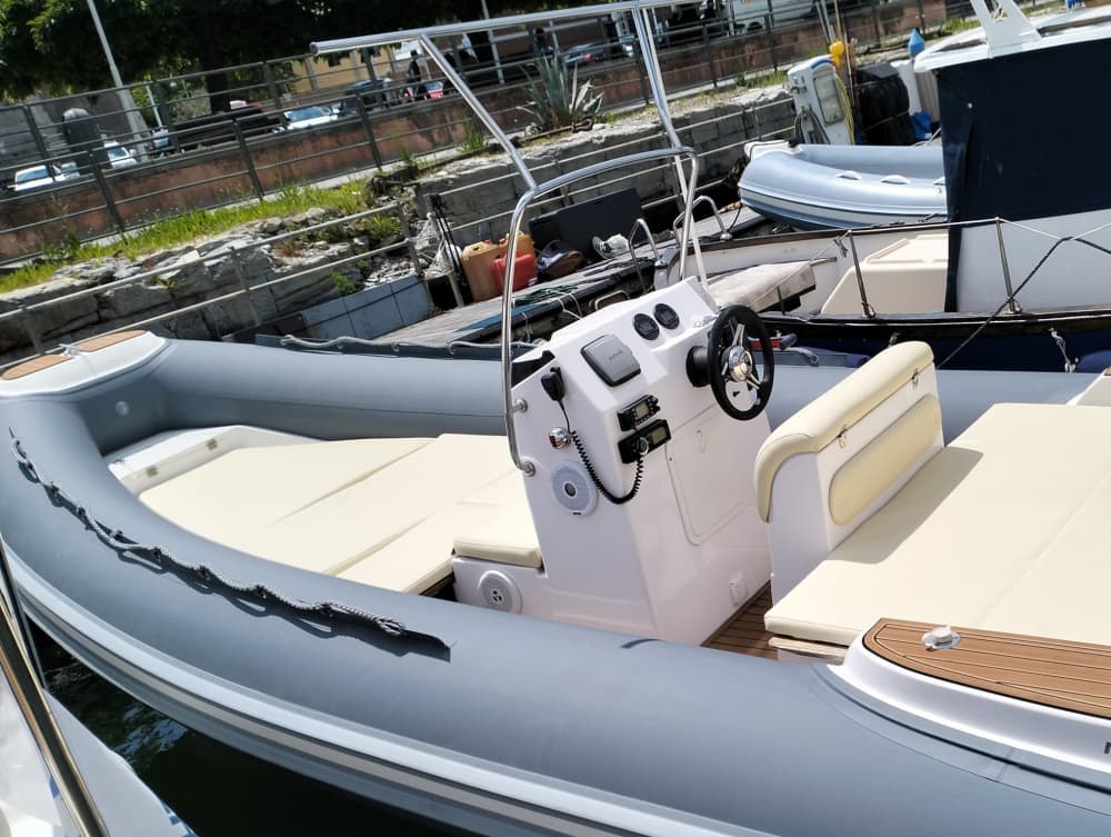 Scopri Genova con un'escursione di un'intera giornata in motoscafo.