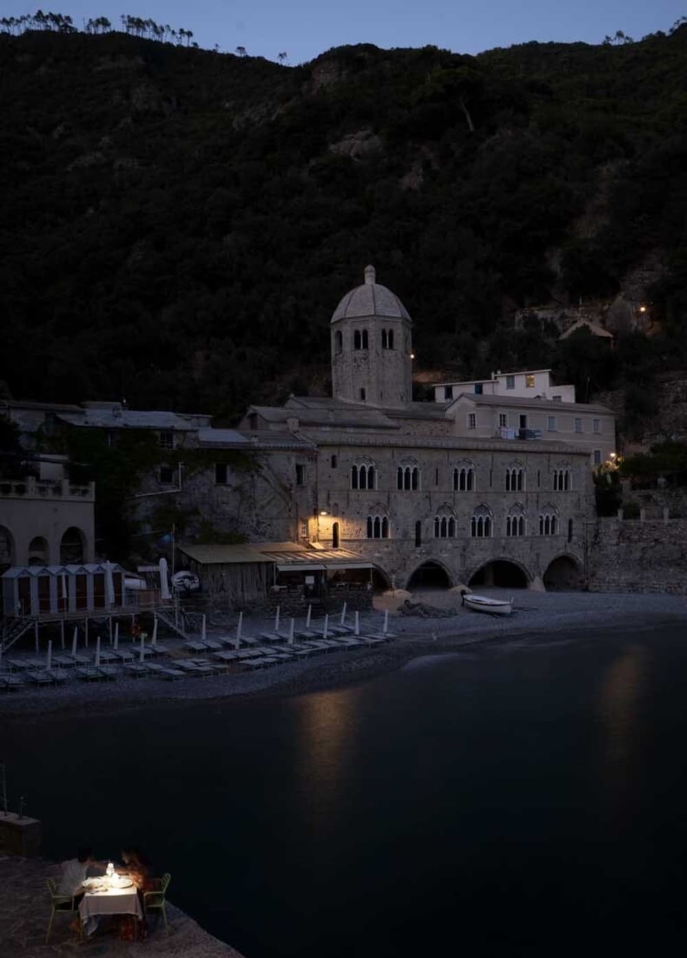 Scopri Genova con un'escursione di un'intera giornata in motoscafo.