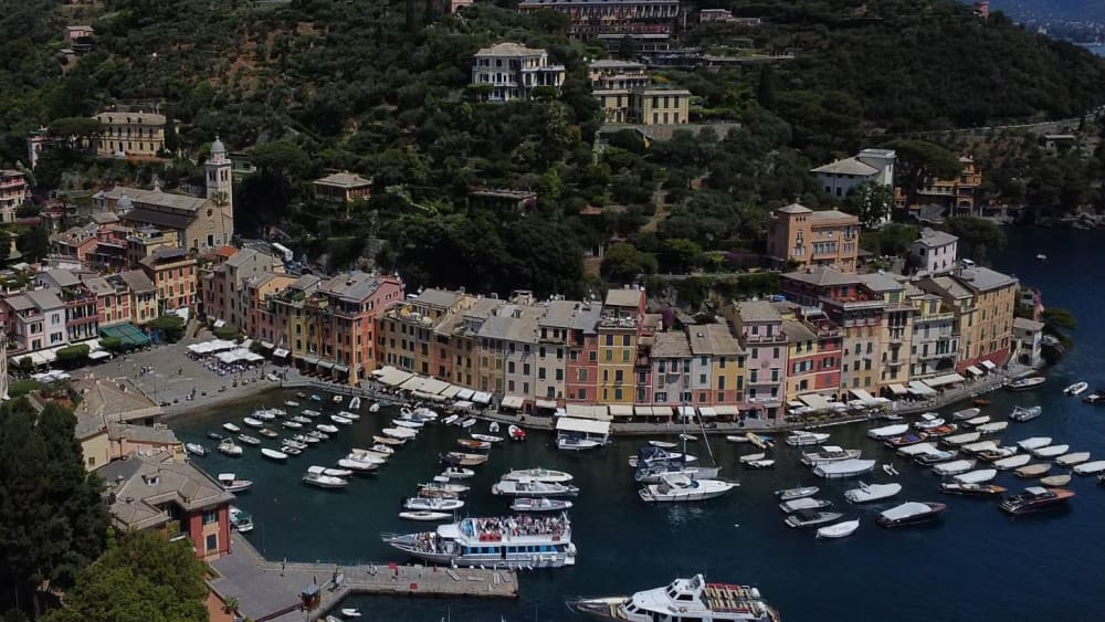 Scopri Genova con un'escursione di un'intera giornata in motoscafo.