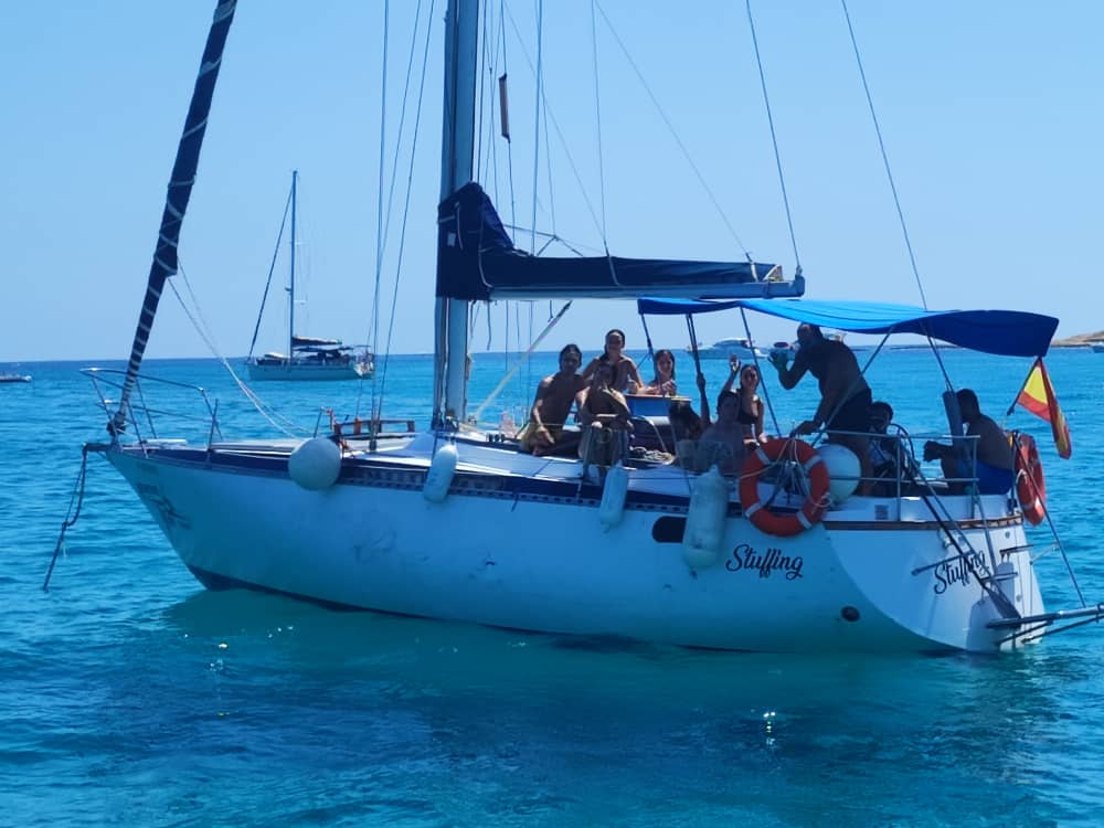 Füllung (4h). Entspannen Sie beim Segeln durch die Bucht – Natur und die Küste von Alicante in einem halben Tag