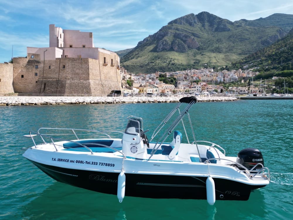 Castellammare del Golfo escape: 4h of relaxation on a motorboat