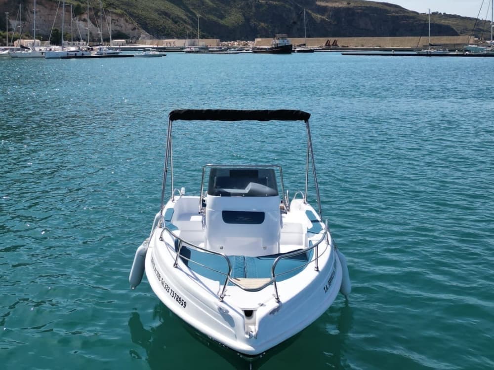 Castellammare del Golfo-flykt: 4 timmars avkoppling på en motorbåt