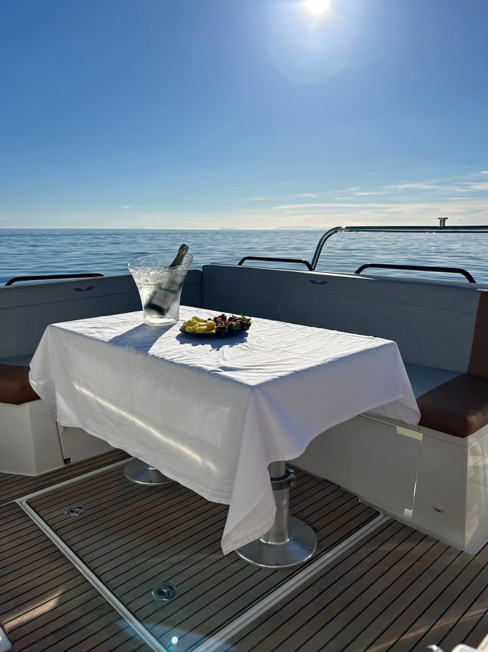 3 ore e 45 minuti a Carboneras: noleggia una barca a motore e goditi