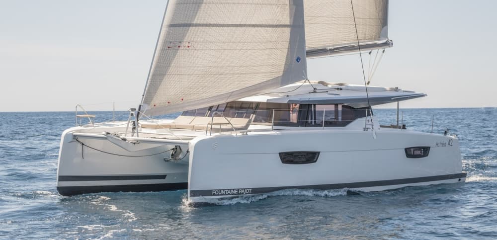 Een dagvullende zeiltocht op een catamaran in Porquerolles