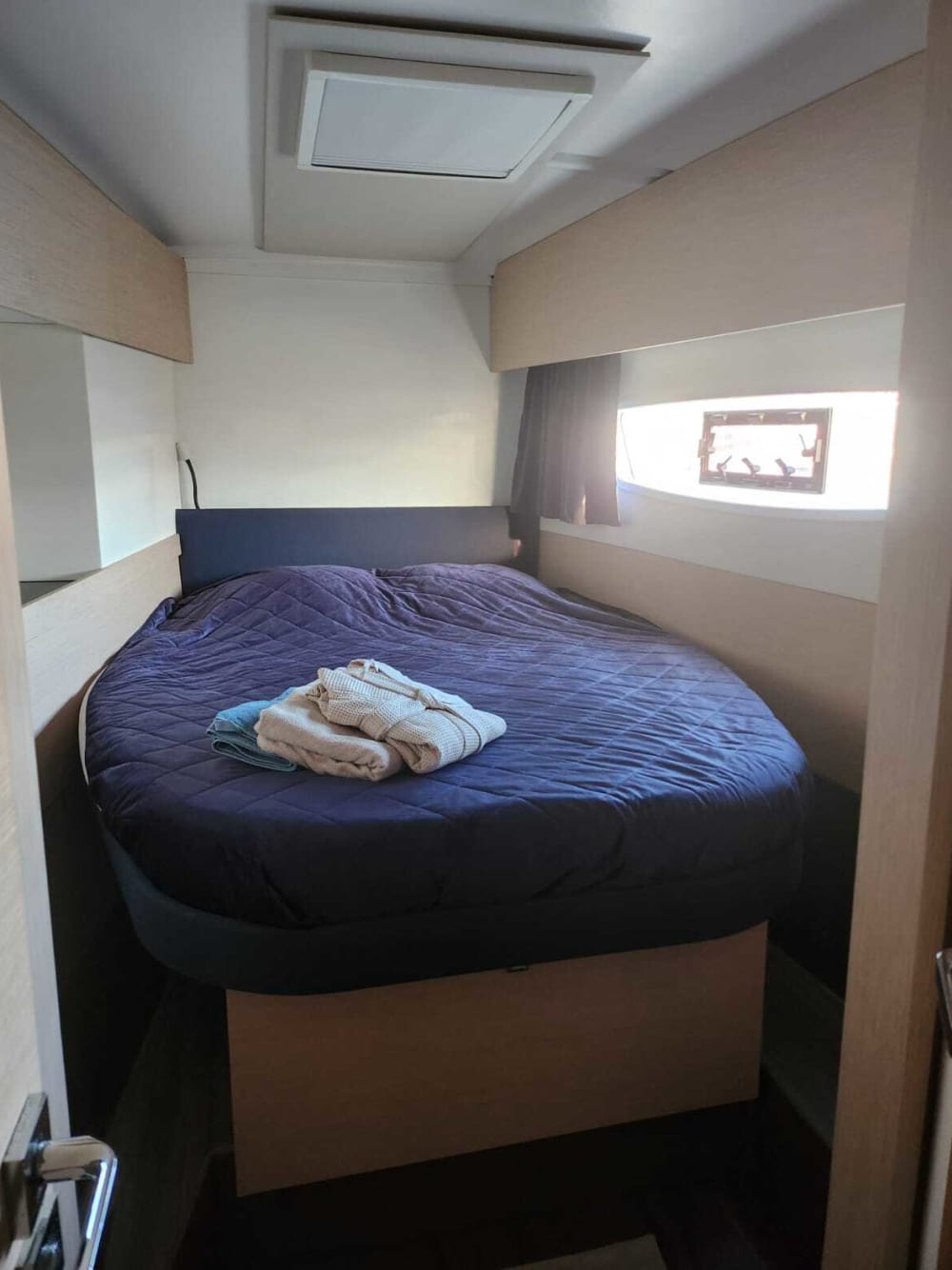 Een dagvullende zeiltocht op een catamaran in Porquerolles