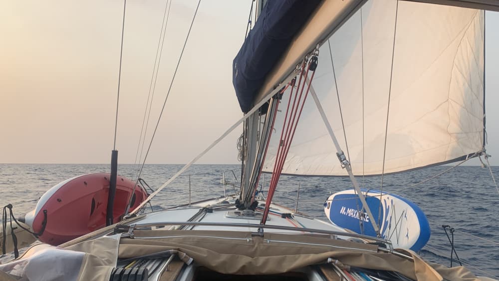 Escursione di un'intera giornata in barca a vela a Sorrento.
