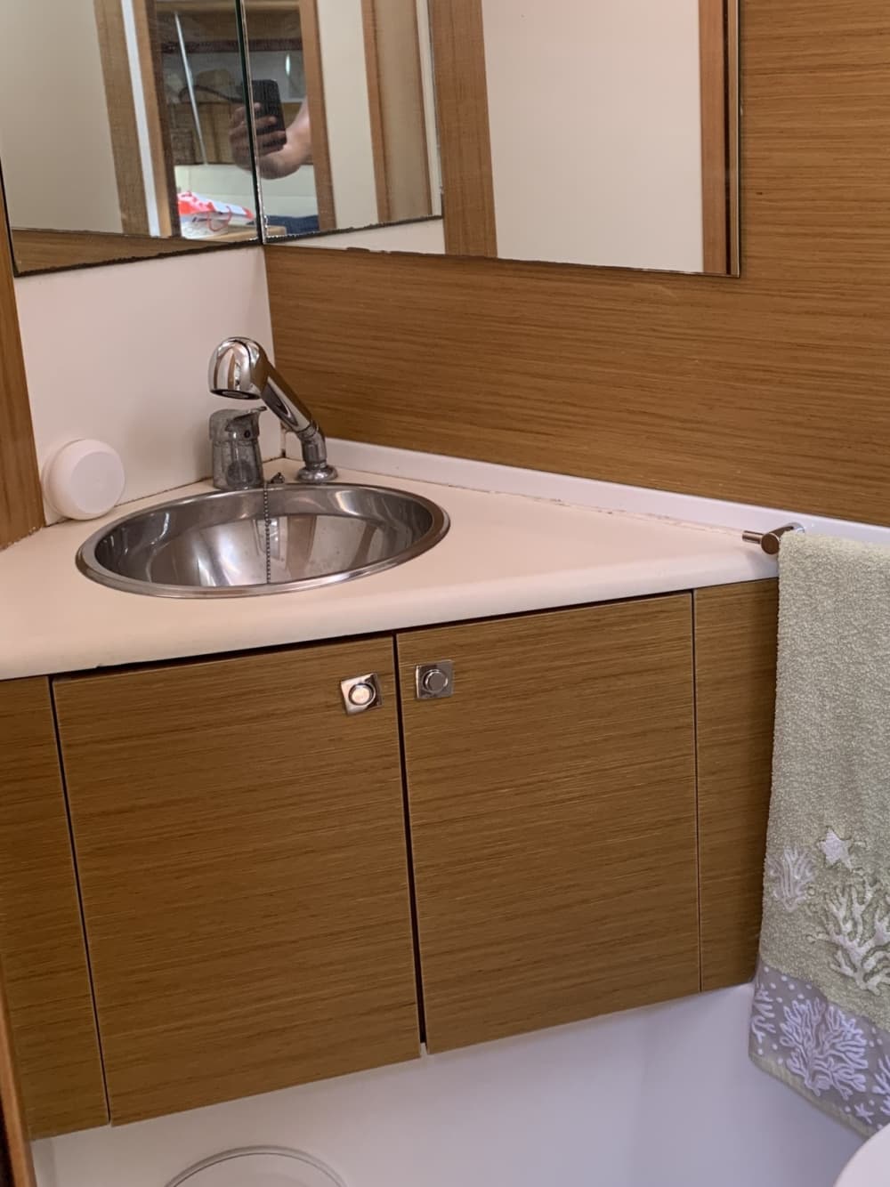 Escursione di un'intera giornata in barca a vela a Sorrento.