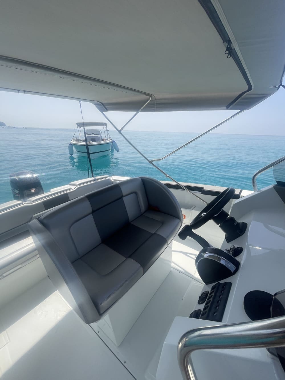 Ontdekkingstocht door Tropea van een halve dag: een korte ontsnapping op een motorboot.