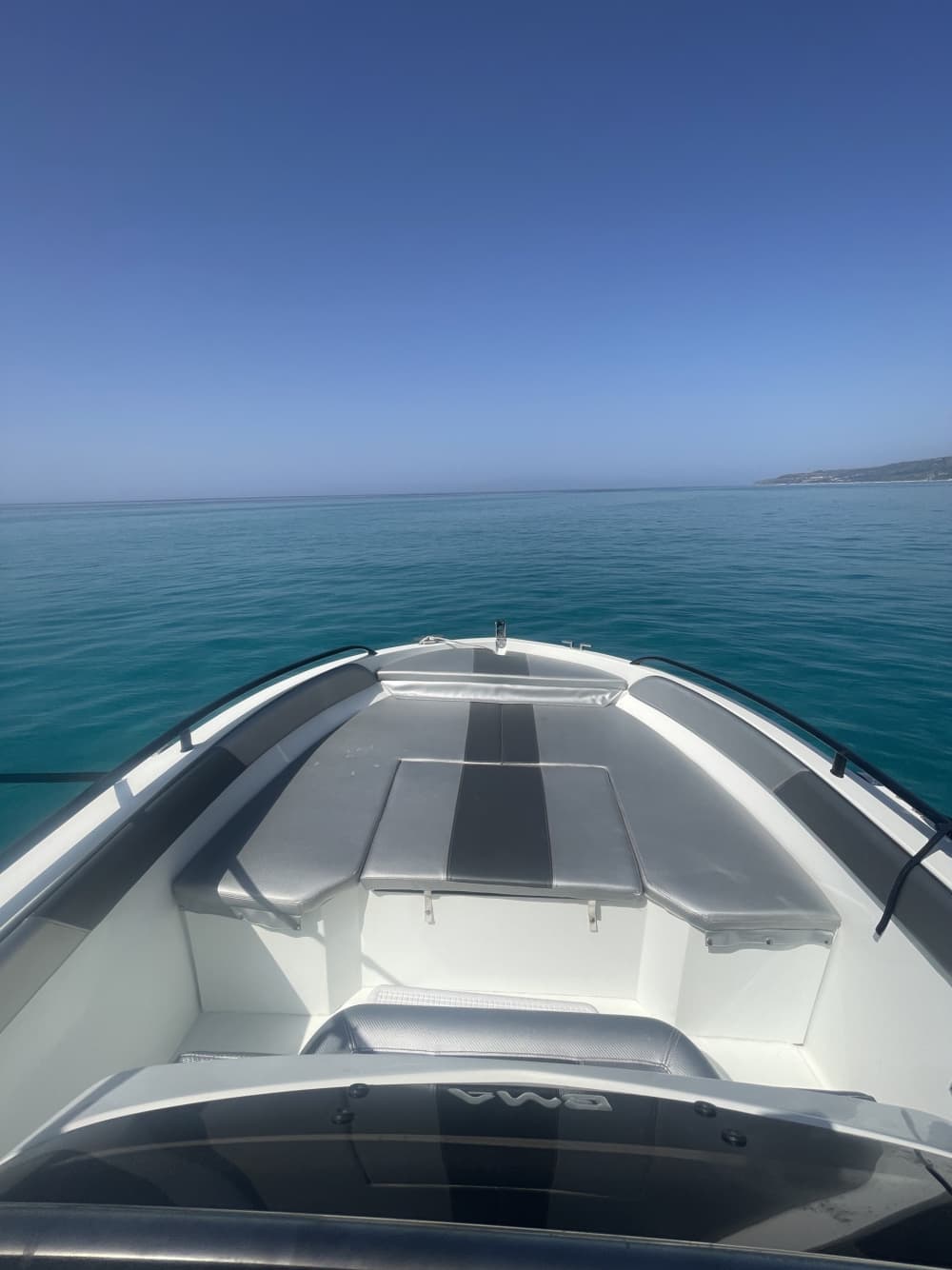 Ontdekkingstocht door Tropea van een halve dag: een korte ontsnapping op een motorboot.