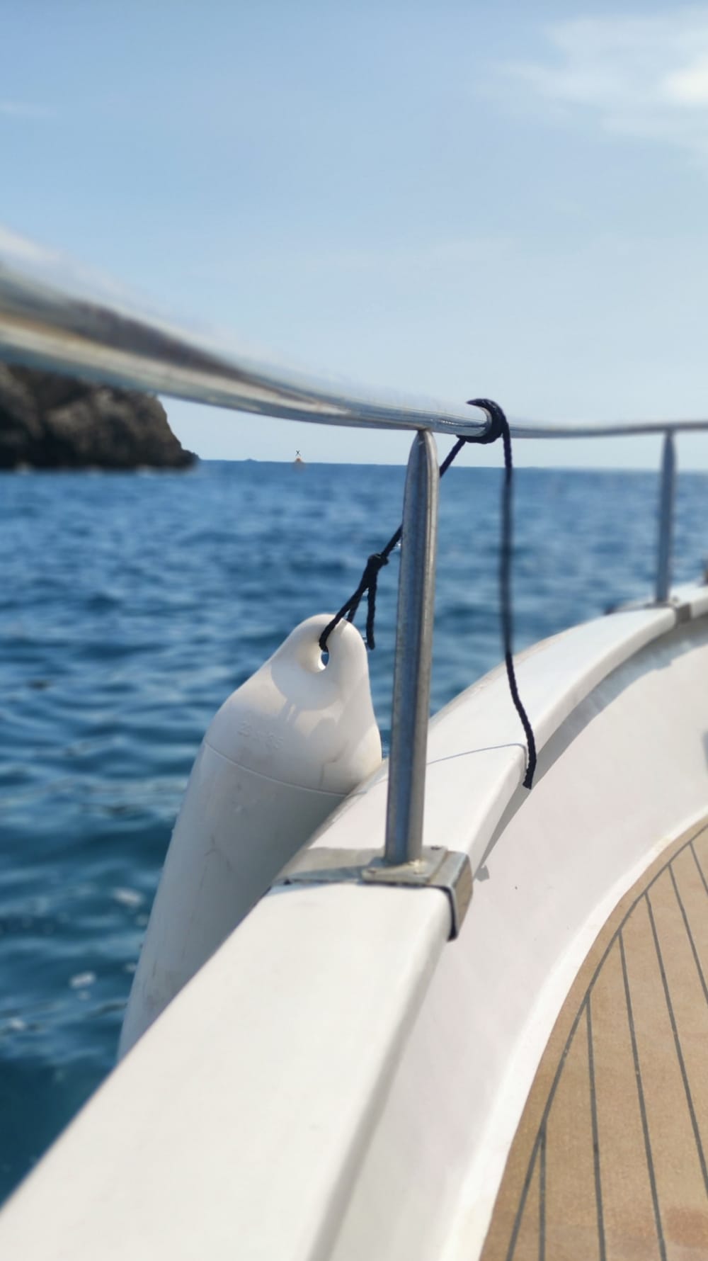 Откройте для себя Л'Эскалу, совершив 7-часовую прогулку на моторной лодке.