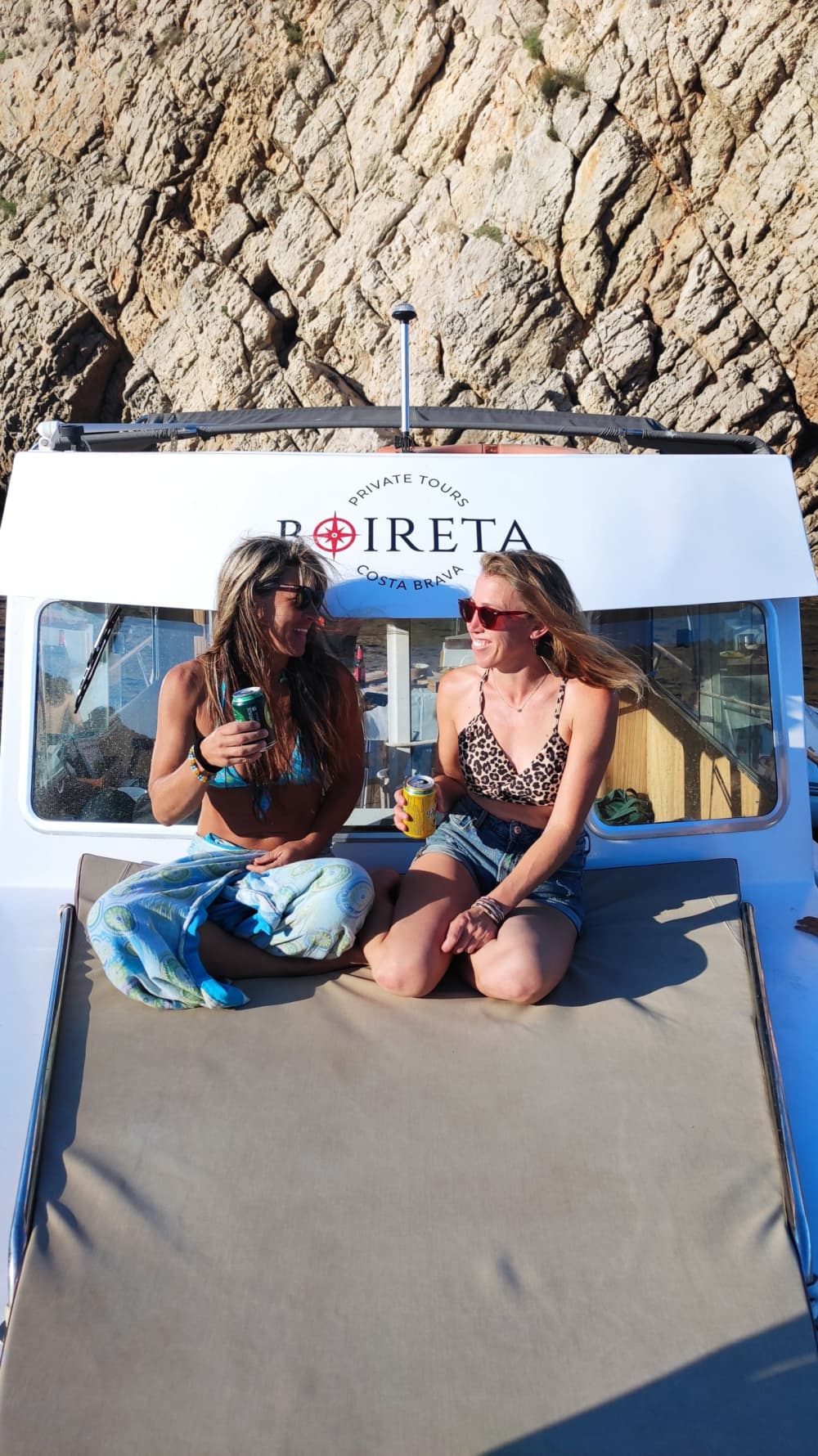 Откройте для себя Л'Эскалу, совершив 7-часовую прогулку на моторной лодке.