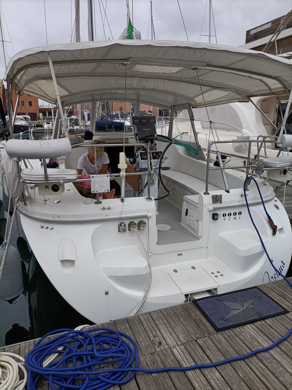 Experiencia de navegación de día completo en velero en Loano.